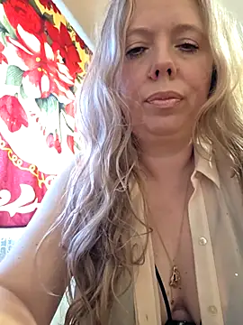 Snapshot of Irina3718 chatting on 05-04-26, 01:14 Irina3718 online show from 05-04-26, 01:14