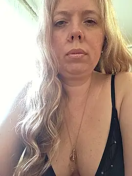 Snapshot of Irina3718 chatting on 05-25-26, 02:49 Irina3718 online show from 05-25-26, 02:49