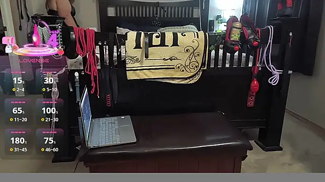 Snapshot of KinkyBratandDaddy chatting on 10-04-25, 02:57 KinkyBratandDaddy online show from 10-04-25, 02:57