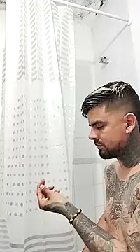 Snapshot of crazyweelove chatting on 03-20-25, 01:35 crazyweelove online show from 03-20-25, 01:35