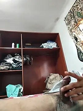 Snapshot of crazyweelove chatting on 03-22-26, 02:40 crazyweelove online show from 03-22-26, 02:40