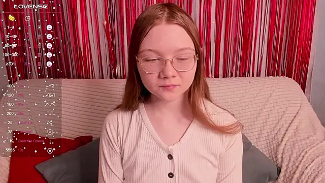 Snapshot of luv_tessa chatting on 02-14-26, 02:01 luv tessa online show from 02-14-26, 02:01