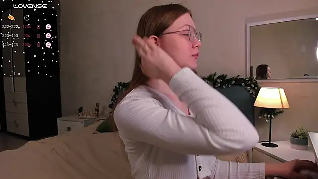 Snapshot of luv_tessa chatting on 12-20-25, 01:41 luv tessa online show from 12-20-25, 01:41