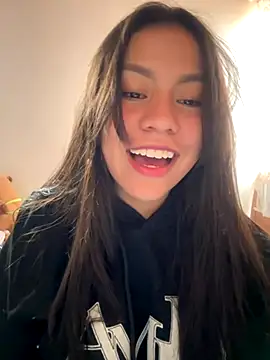 Snapshot of -Selene- chatting on 11-19-25, 08:20 -Selene- online show from 11-19-25, 08:20