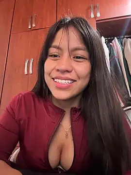 Snapshot of -Selene- chatting on 05-17-26, 08:09 -Selene- online show from 05-17-26, 08:09