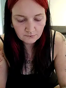 Snapshot of TiffiChantiT2 chatting on 06-17-26, 05:01 TiffiChantiT2 online show from 06-17-26, 05:01