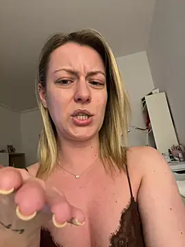 AnnastasiaMills online show from 04-19-26, 08:44
