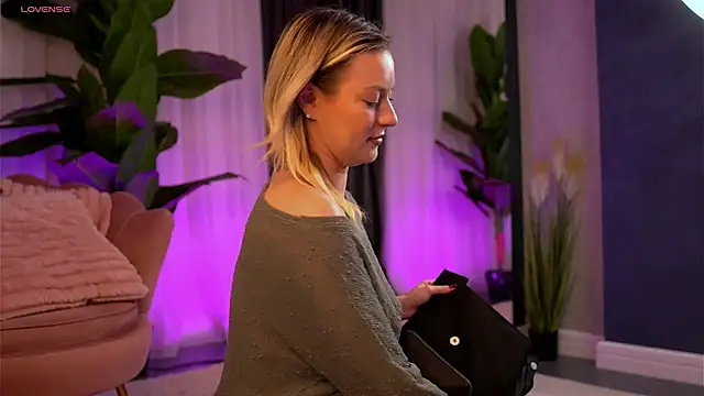 AnnastasiaMills online show from 11-11-25, 08:47