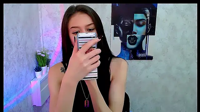 Snapshot of LanaTey chatting on 12-22-25, 09:15 LanaTey online show from 12-22-25, 09:15