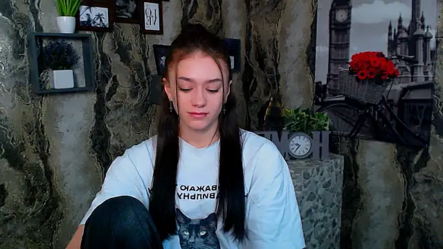 Snapshot of LanaTey chatting on 02-05-26, 02:24 LanaTey online show from 02-05-26, 02:24