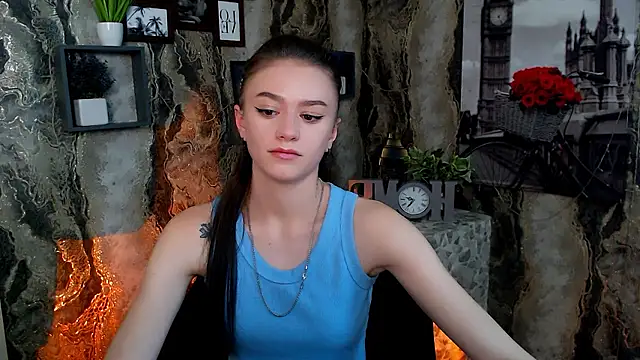 Snapshot of LanaTey chatting on 01-12-26, 05:31 LanaTey online show from 01-12-26, 05:31