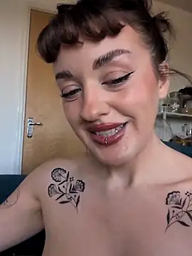 Petite Juicy Olive online show from 04-24-26, 09:00