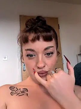 Petite Juicy Olive online show from 05-14-26, 12:46