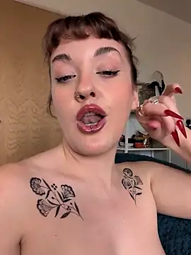 Petite Juicy Olive online show from 05-15-26, 10:02