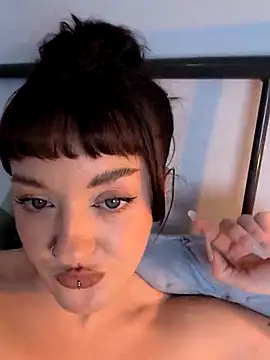 Petite Juicy Olive online show from 03-10-26, 01:04