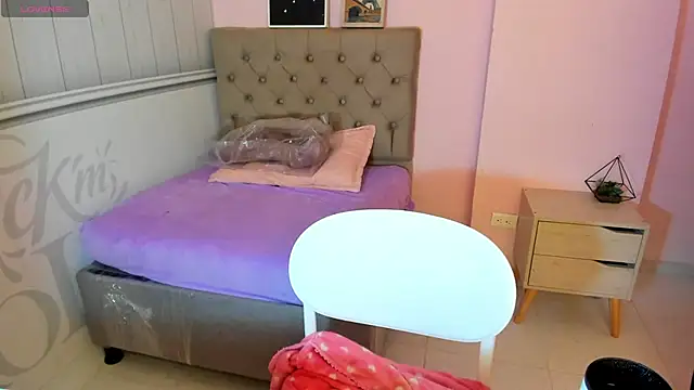 Tania Duque online show from 09-25-25, 01:17