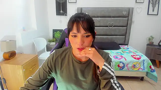 Tania Duque online show from 05-23-26, 02:27