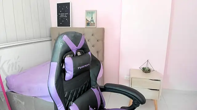 Tania Duque online show from 11-29-25, 03:01