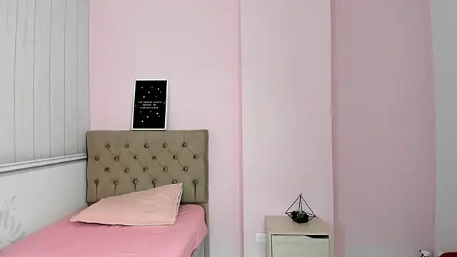 Tania Duque online show from 11-24-25, 01:33