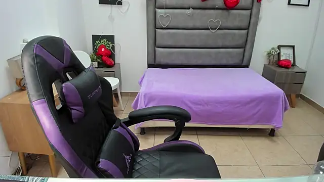 Tania Duque online show from 04-07-26, 02:08