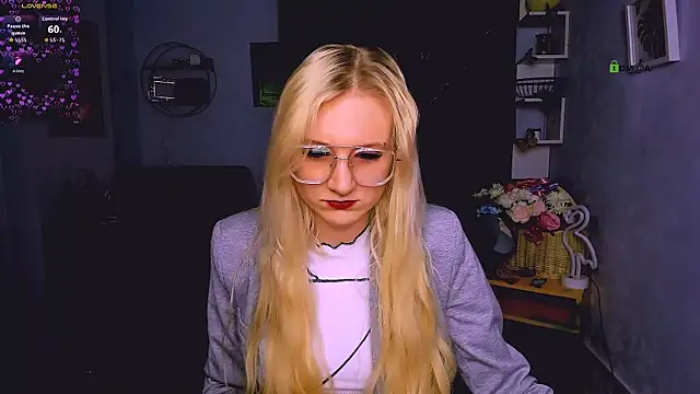 madam uliis online show from 12-22-25, 01:55