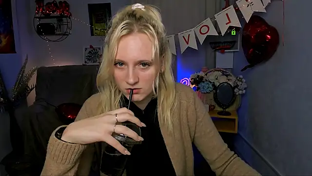 madam uliis online show from 02-18-26, 05:42