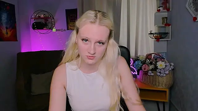 Snapshot of madam_uliis chatting on 07-10-26, 08:47 madam uliis online show from 07-10-26, 08:47