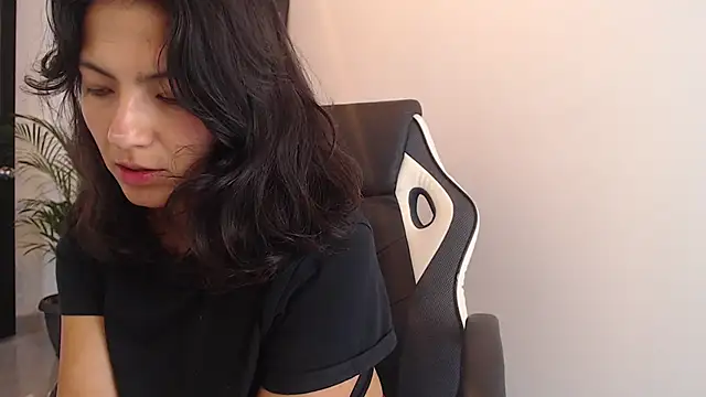 Snapshot of Asaray_T chatting on 05-31-26, 06:09 Asaray T online show from 05-31-26, 06:09