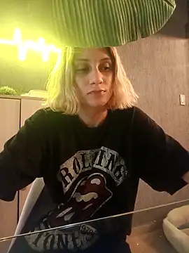 Snapshot of VictoriaLuxe chatting on 09-08-25, 11:48 VictoriaLuxe online show from 09-08-25, 11:48