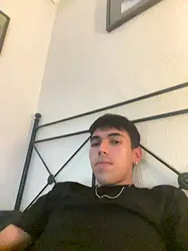 guarrillo21 online show from 11-12-25, 02:43