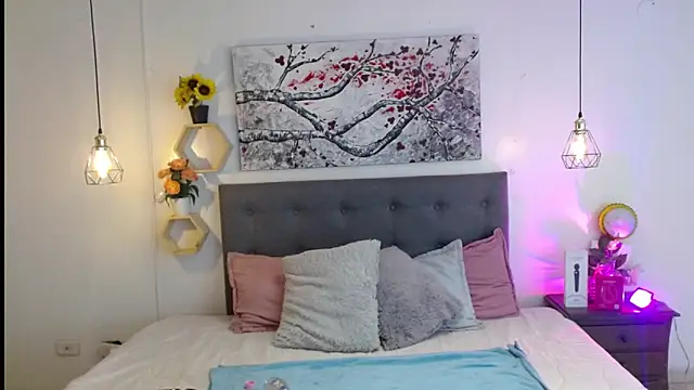 Rose Thompson1 online show from 12-05-25, 01:43