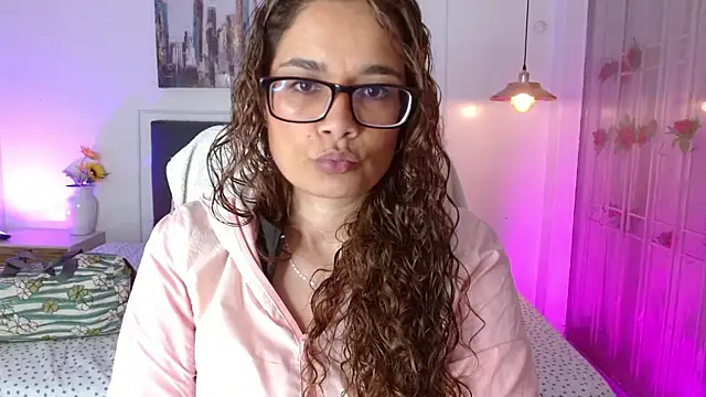 Rose Thompson1 online show from 05-17-26, 01:33
