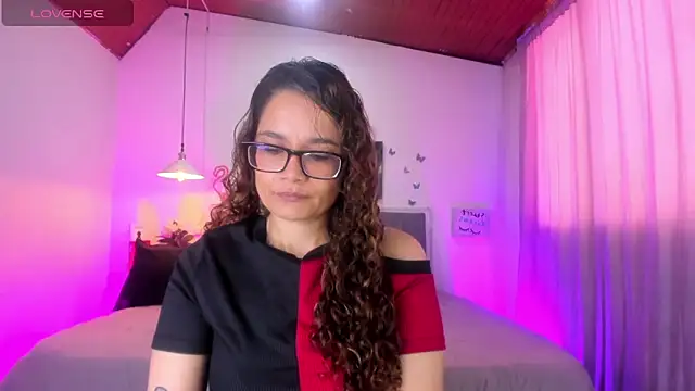 Rose Thompson1 online show from 04-18-26, 01:35
