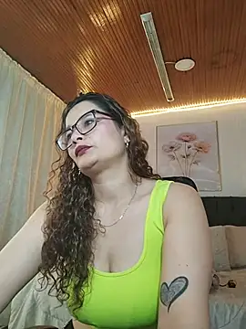 Snapshot of Rose_Thompson1 chatting on 07-09-26, 01:21 Rose Thompson1 online show from 07-09-26, 01:21