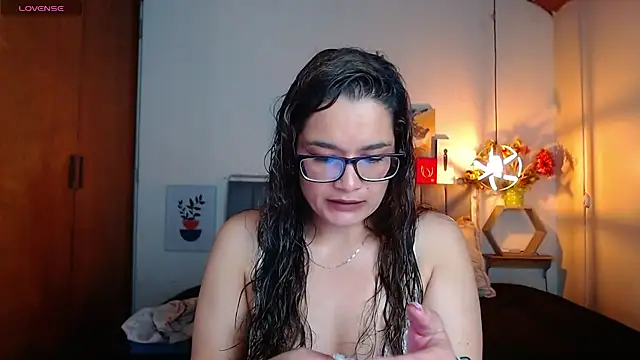 Rose Thompson1 online show from 09-09-25, 01:42