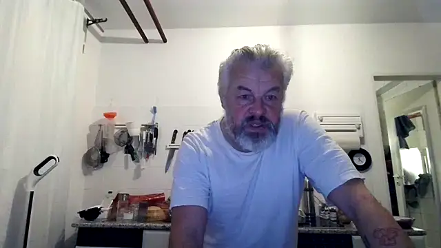 Berg Boy online show from 12-19-25, 05:21