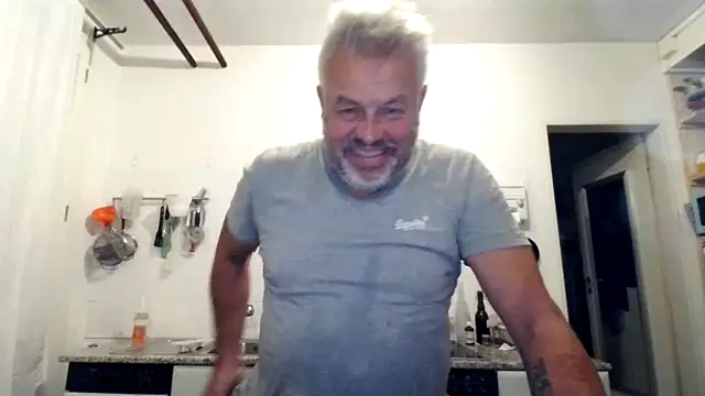 Snapshot of Berg_Boy chatting on 09-27-25, 10:27 Berg Boy online show from 09-27-25, 10:27