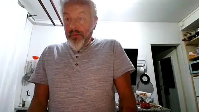Snapshot of Berg_Boy chatting on 06-01-26, 03:29 Berg Boy online show from 06-01-26, 03:29