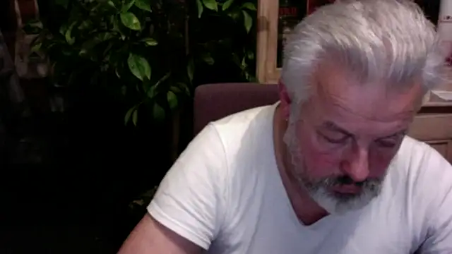 Berg Boy online show from 11-21-25, 01:04