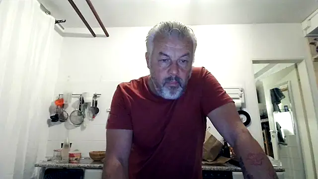 Snapshot of Berg_Boy chatting on 09-20-25, 04:28 Berg Boy online show from 09-20-25, 04:28