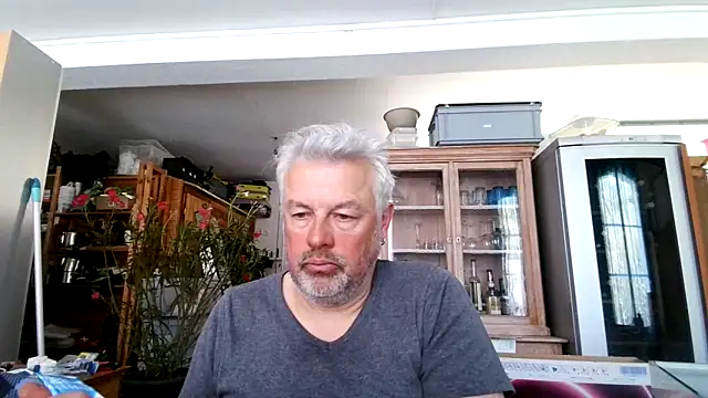 Snapshot of Berg_Boy chatting on 03-11-25, 11:23 Berg Boy online show from 03-11-25, 11:23