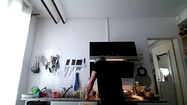 Snapshot of Berg_Boy chatting on 02-19-26, 12:35 Berg Boy online show from 02-19-26, 12:35