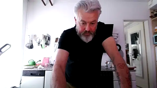 Snapshot of Berg_Boy chatting on 02-22-26, 04:19 Berg Boy online show from 02-22-26, 04:19