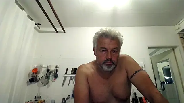 Snapshot of Berg_Boy chatting on 09-18-25, 09:18 Berg Boy online show from 09-18-25, 09:18