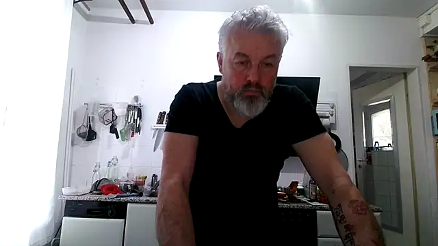 Snapshot of Berg_Boy chatting on 02-14-26, 08:25 Berg Boy online show from 02-14-26, 08:25