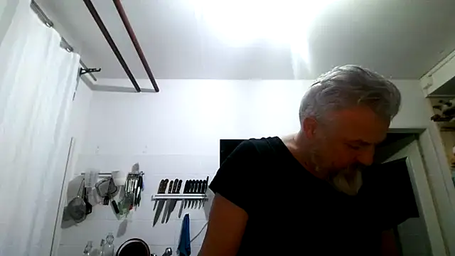 Snapshot of Berg_Boy chatting on 02-14-26, 08:42 Berg Boy online show from 02-14-26, 08:42