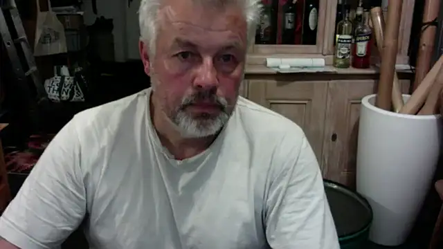 Snapshot of Berg_Boy chatting on 09-14-25, 09:15 Berg Boy online show from 09-14-25, 09:15
