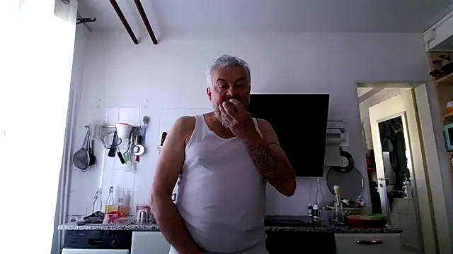 Snapshot of Berg_Boy chatting on 02-07-26, 10:01 Berg Boy online show from 02-07-26, 10:01