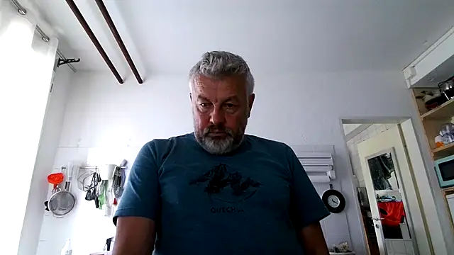 Snapshot of Berg_Boy chatting on 10-10-25, 09:21 Berg Boy online show from 10-10-25, 09:21