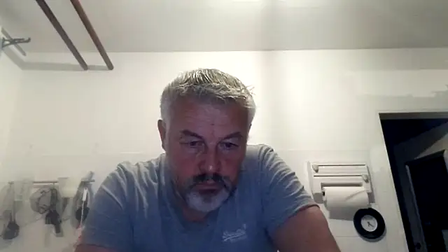 Snapshot of Berg_Boy chatting on 10-22-25, 04:23 Berg Boy online show from 10-22-25, 04:23